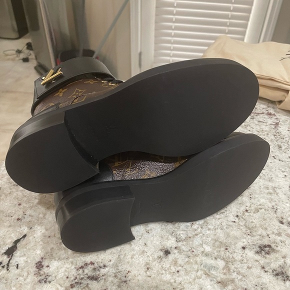 Louis Vuitton boots new with receipt.  Size 38 which is a size 7.5 women - Picture 2 of 11